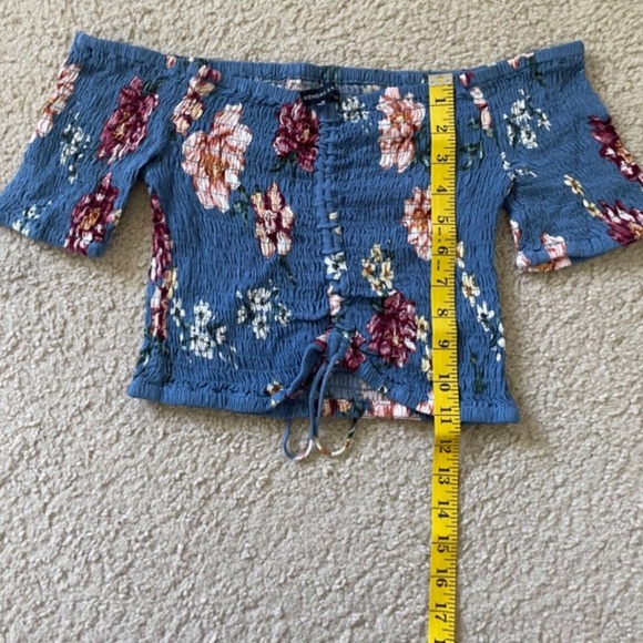 Kendall Kylie top off the shoulders shirt Size Medium - Picture 8 of 8